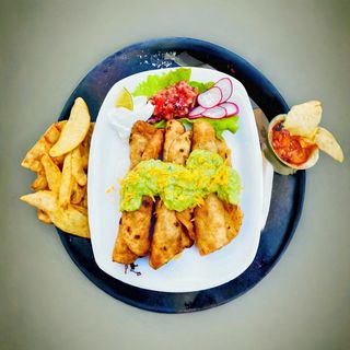 Такитос с дърпано свинско (320г)