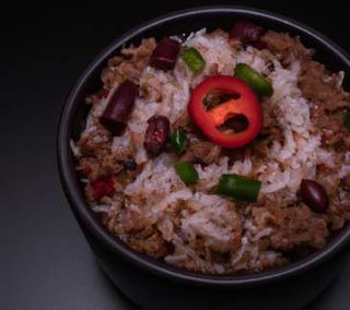 Tazón de chili con carne y arroz