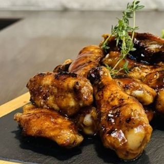 Глазирани пилешки крилца с мед и соев сос