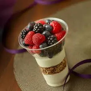 Granola Parfait (N)