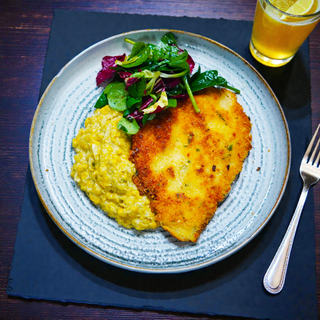 Schnitzel & Creamy corn