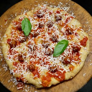 Focaccia fritta con Polpetta di manzo, ricotta stagionata