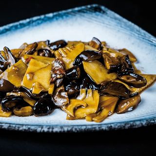 

Salteado De Bambú Con Setas Y Champiñones