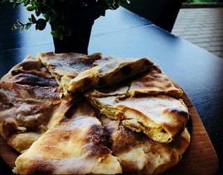 Pup cu brânză dulce și stafide