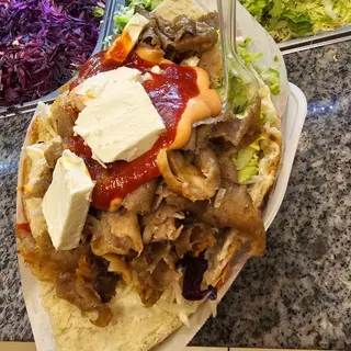 2.DÖNER KEBAB Z SEREM Feta ( Bułka )