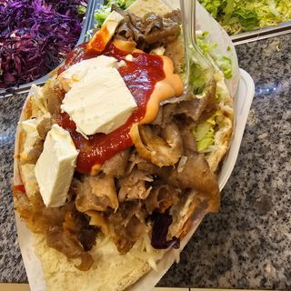 2.DÖNER KEBAB Z SEREM Feta ( Bułka )