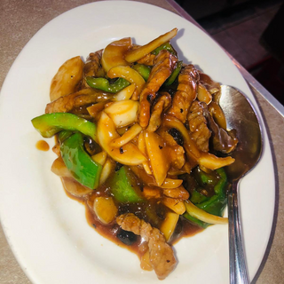 Ternera Con Pimientos Verdes Y Salsa De Judías Negras