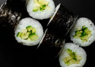 44. Hosomaki De Verdura En Tempura (8 Pzs.)