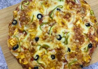 Exotic Paneer (Palang Tod) Pizza medium 