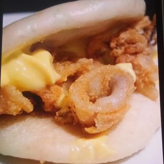 Pan bao de calamares con ali oli