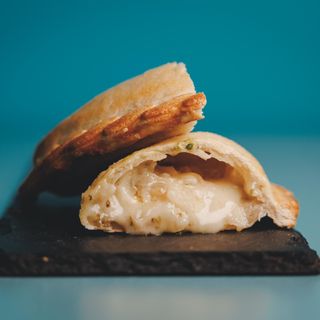 Empanada Camarão & Queijo