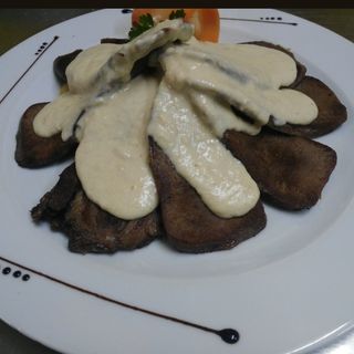 Govedji jezik na grilu sa ren sosom(pomfrit)
