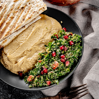 Gustare de hummus si salata maidanos