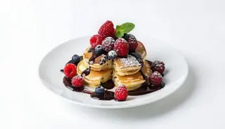 2 TORTITAS  CON FRUTA Y CHOCOLATE