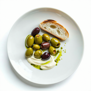 Aceitunas Con Pan Y Alioli