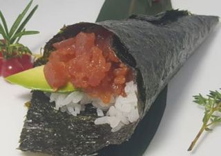 44 Temaki spicy tuna