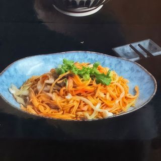 虾仁炒面 tallarines con gambas