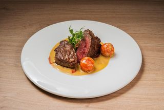 Steak mignon cu sos gorgonzola