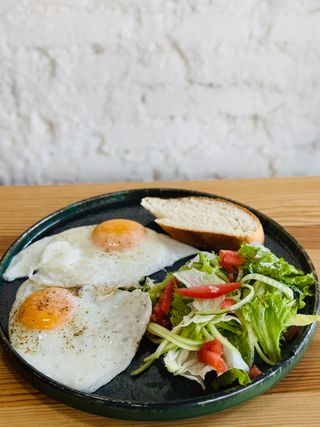 Яєчня+салат+тости (180г)