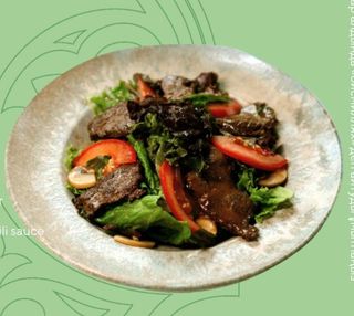 Теплый салат с кониной 