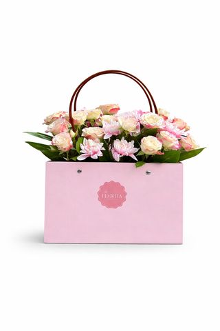 ქრიზანთემებისა და სპრეი ვარდის კალათა