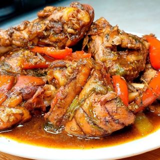 Moro de habichuela con pollo guisado