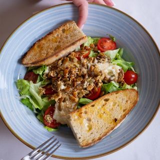 Salată Mediteraneană si bagheta prajita/300gr