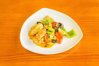 155. Pollo saltato con verdure e curry