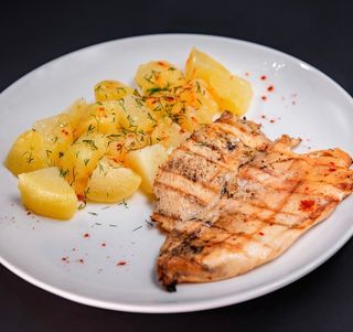 Pollo A La Parrilla Con Patatas