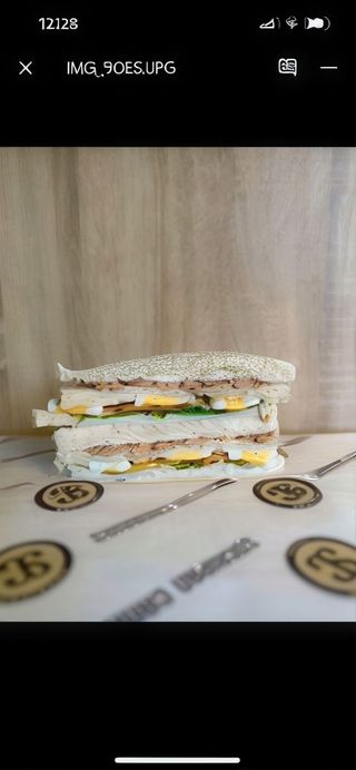 Sándwich Vegetal De Atún