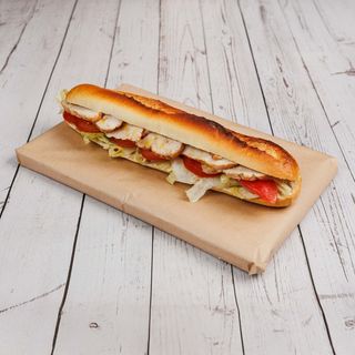 N 22. Baguette Bianca, Filetto di Pollo Grigliato, Pomodori, Lattuga