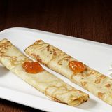 Сладкие блины с джемом 