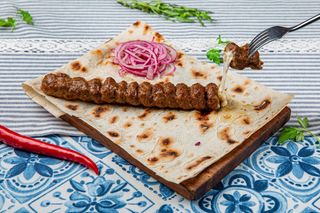 Lula-kebab   de oaie  cu cascaval