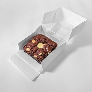 Brownie Clasico Con Chocolate Blanco