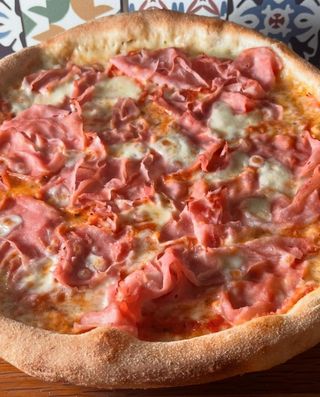 Pizza De Jamón (33 Cm.)