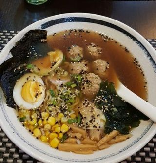 28a. Ramen di polpette di gamberi