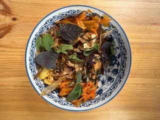 Фрі з креветками та соусом кім чі