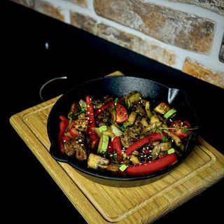 Сковорідка з печінкою та овочами (350г)