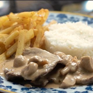 Bifinhos com natas e cogumelos 