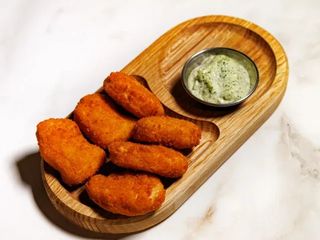 Курячі нагетси з часниковим соусом (180g)