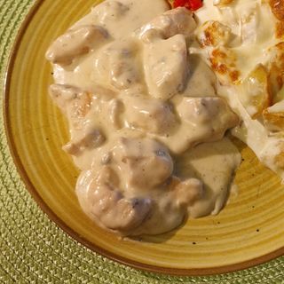 Piept de pui în sos de smântână