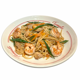 Паста с креветками и курицей падтай