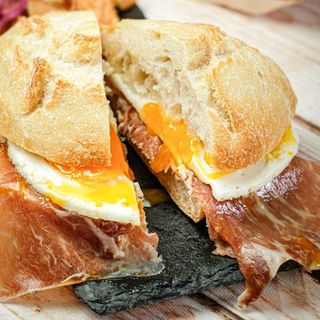 Sandes de Presunto com Ovo