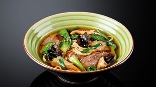 Рамен с говядиной на воке