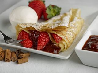 Crêpe con fragole e panna