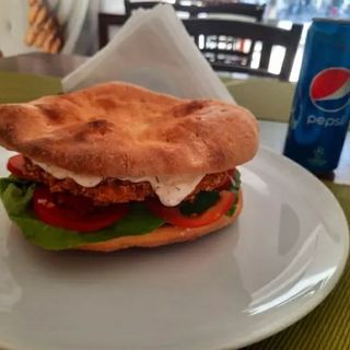 Meniu Combo Hamburger cu mici+pepsi doză