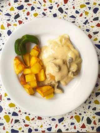 Pechuga de pollo a la crema con patatas