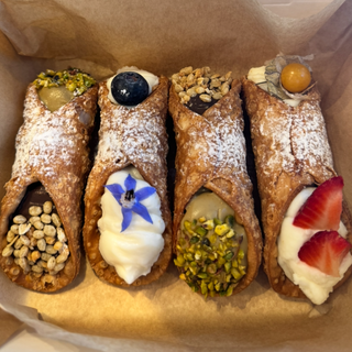 Caja de cannoli variados 