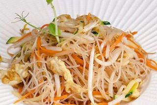 35.Spaghetti di riso con verdure