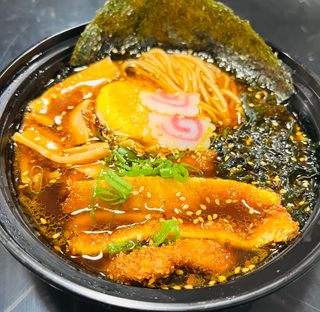 Ramen caldo de pollo picante 